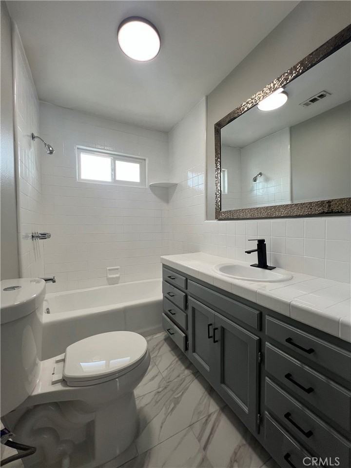 5245 Navarro St - Photo 3 of 9