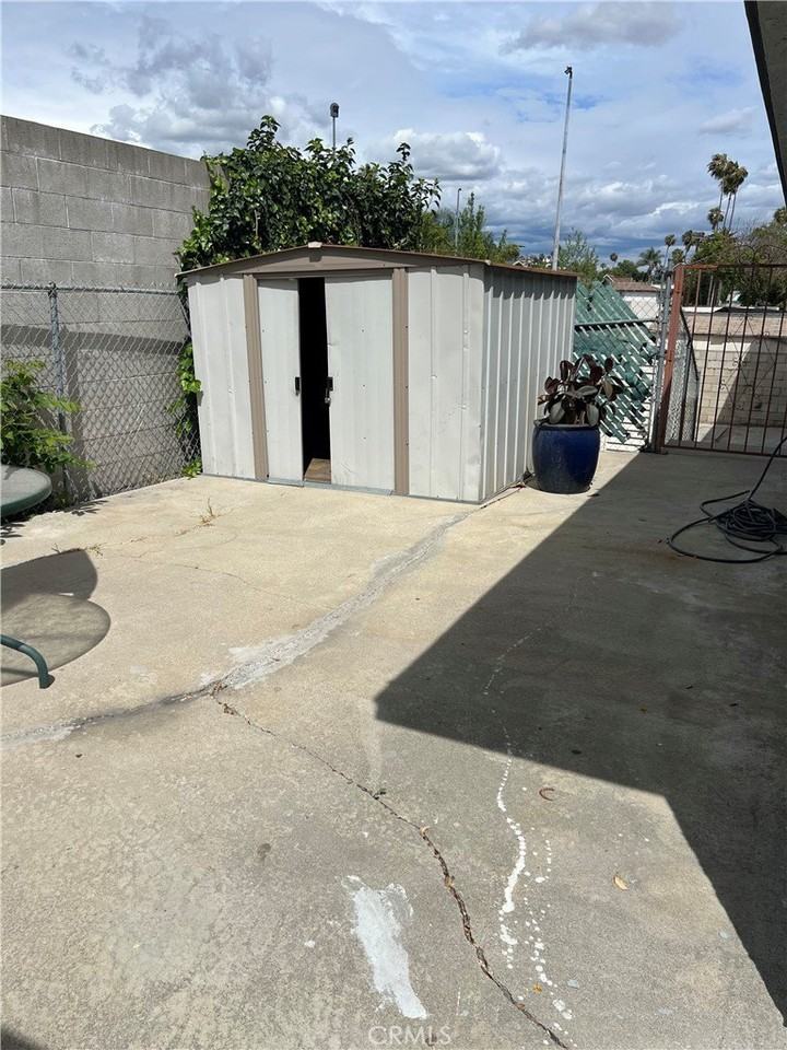 5245 Navarro St - Photo 6 of 9