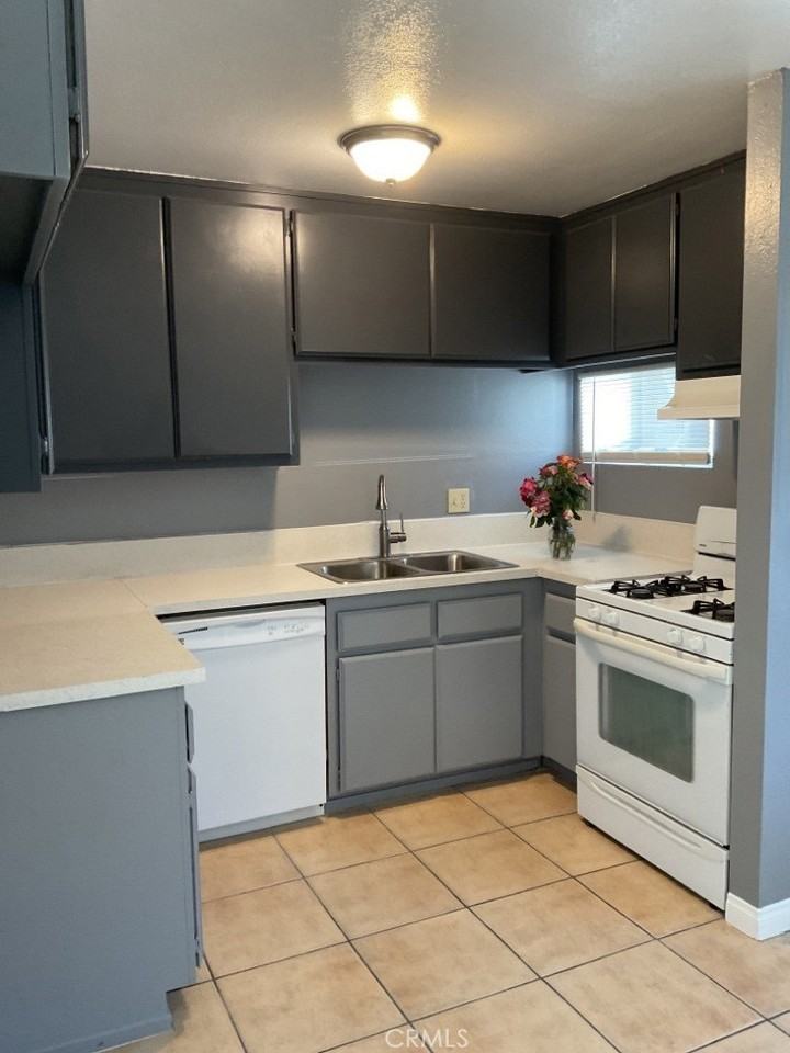16503 Smoke Tree St #2 - Photo 6 of 17