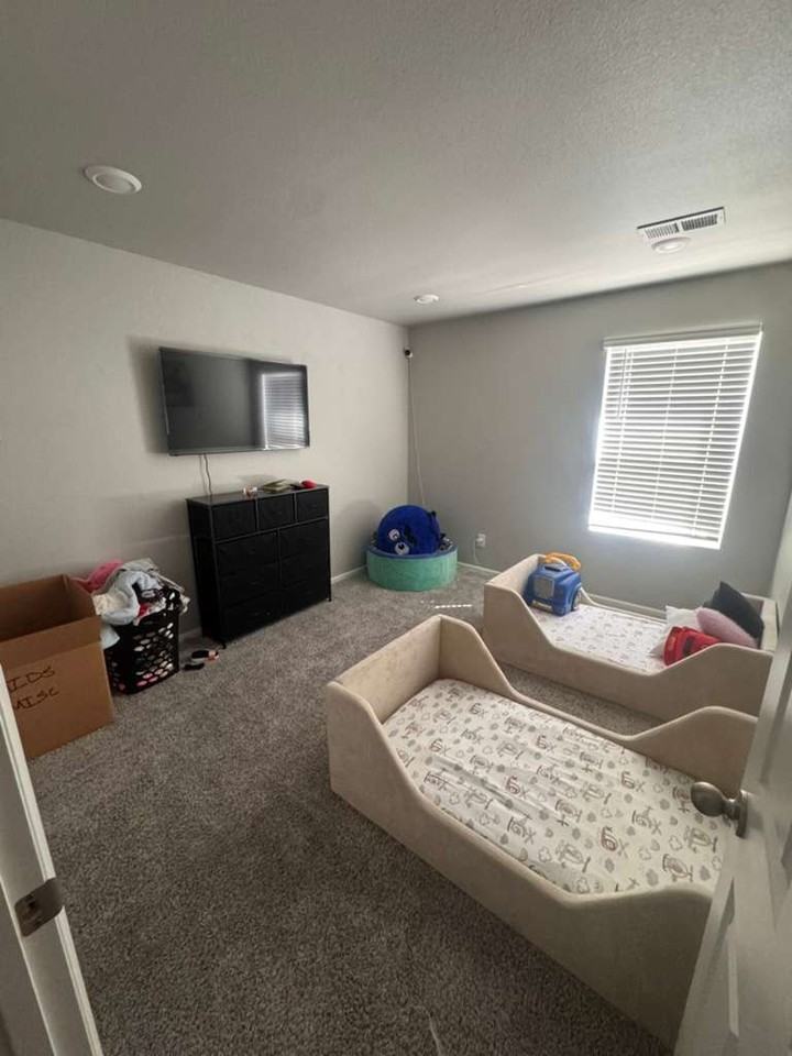 21201 East 63rd Drive - Photo 5 of 11