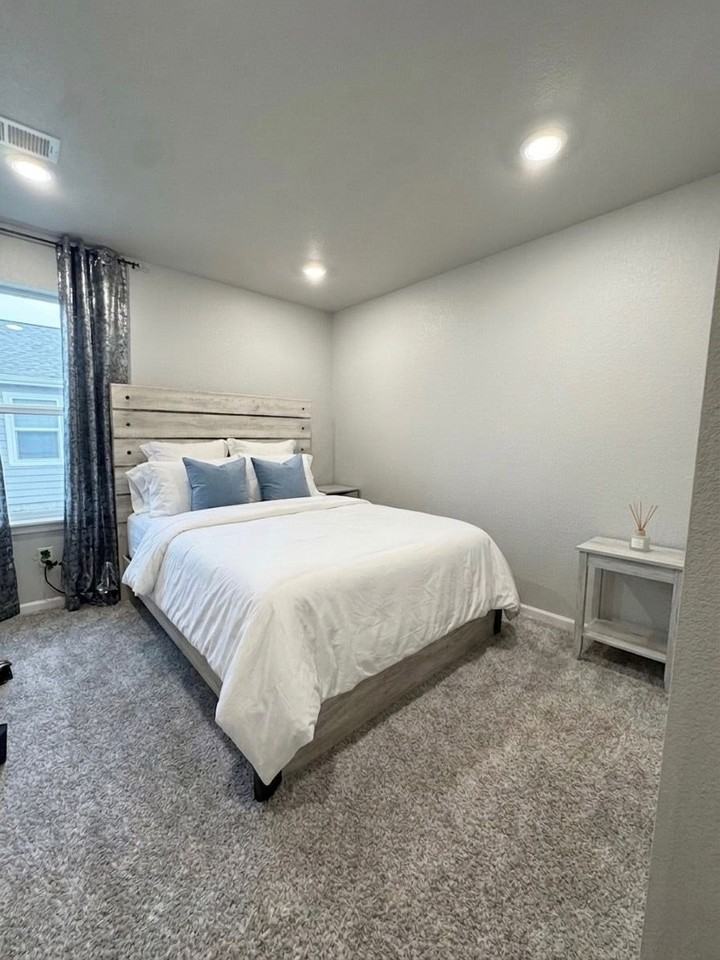 21201 East 63rd Drive - Photo 7 of 11