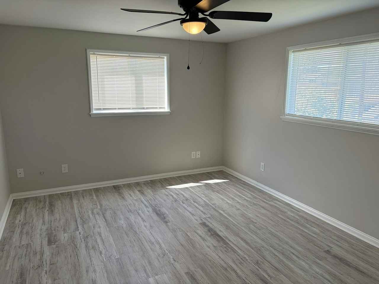 4009-4011 West Walnut Street, Unit 4011 - Photo 2 of 7