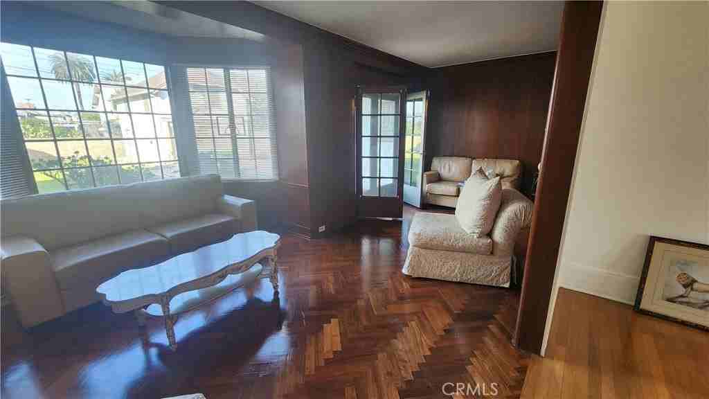 2215 W 21st St - Photo 5 of 17