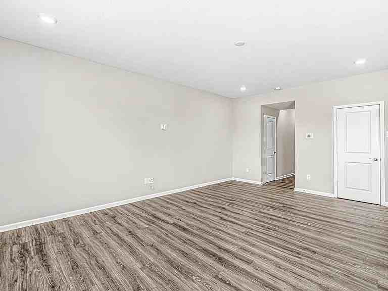 6407 Yuma Court - Photo 5 of 30