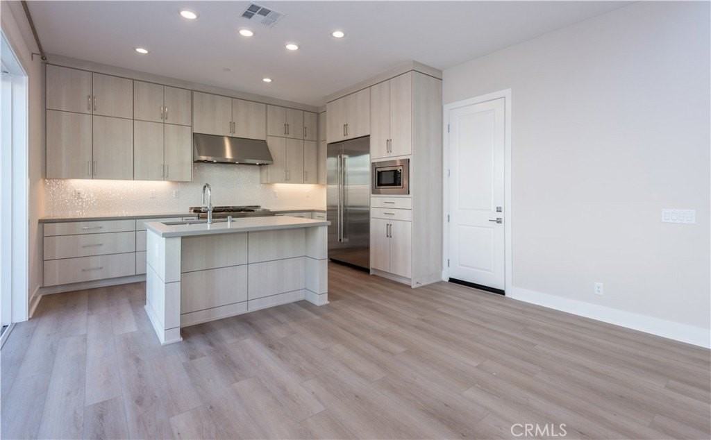 180 Longden - Photo 3 of 29