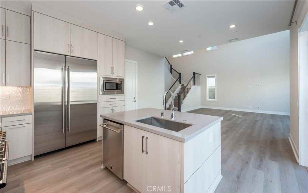 180 Longden - Photo 4 of 29