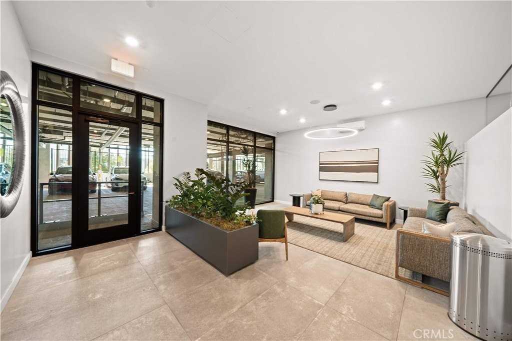 2510 Rivington - Photo 4 of 41