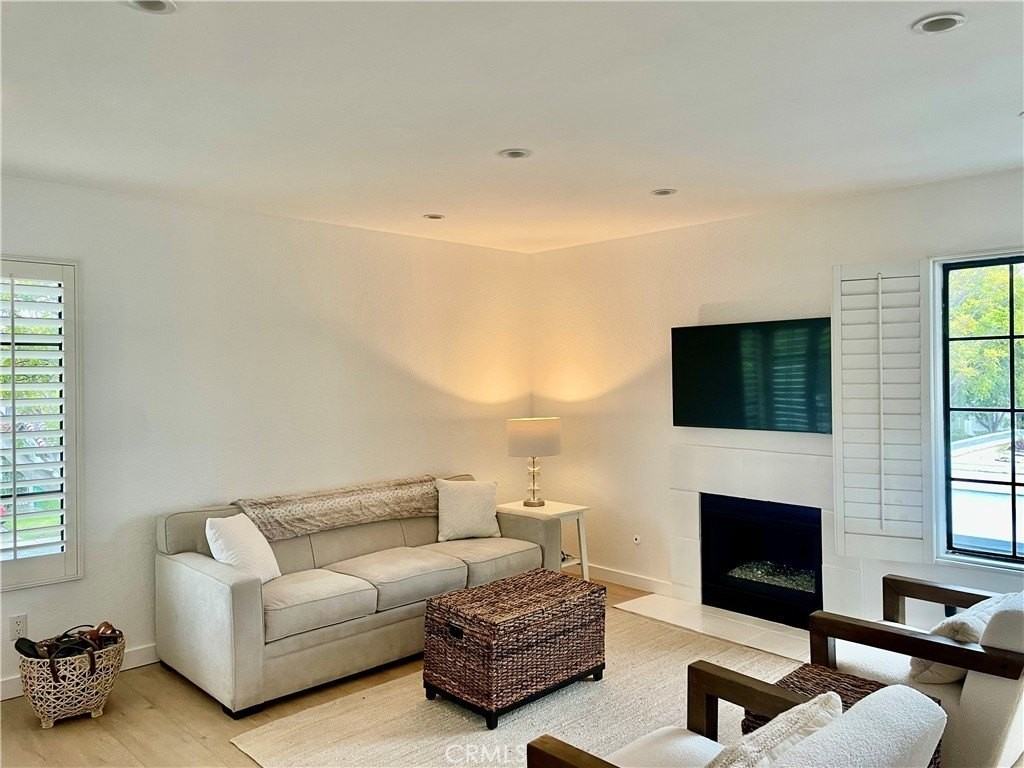 3517 Voyager Cir - Photo 4 of 18