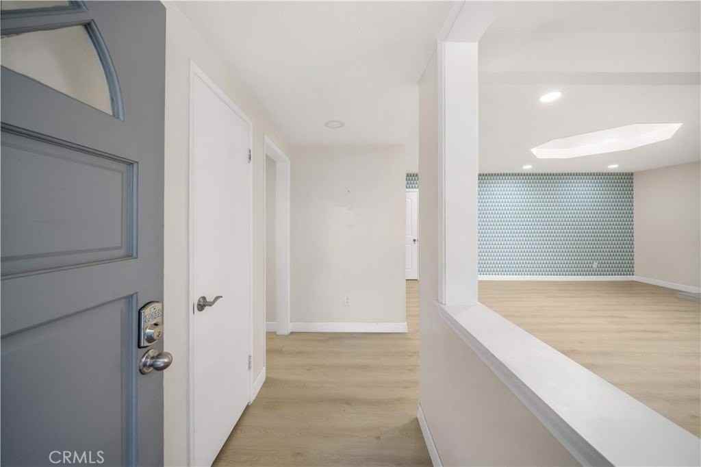 912 W Hill Ave - Photo 4 of 37