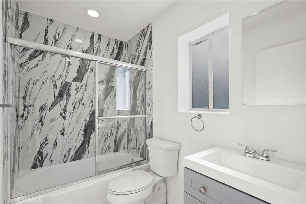 530 Almond Ave - Photo 2 of 5
