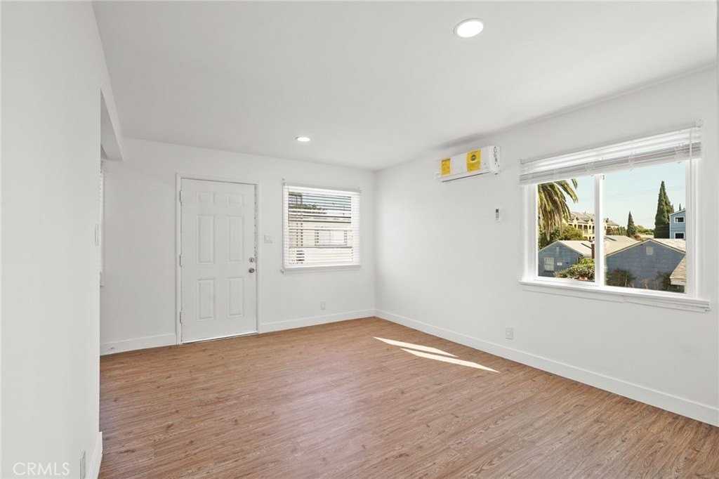 530 Almond Ave - Photo 4 of 5