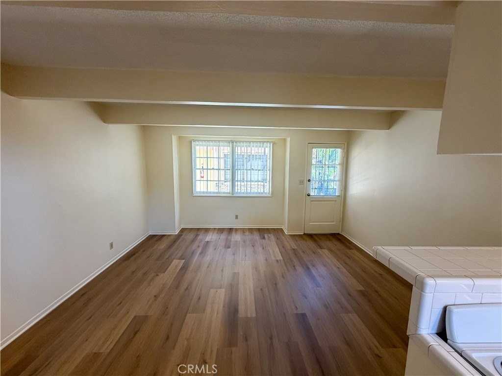 646 S Grand St #G - Photo 7 of 24