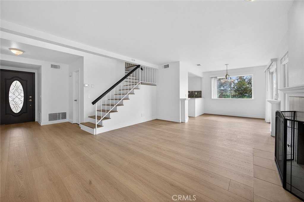 23412 Highcrest Rd - Photo 4 of 27
