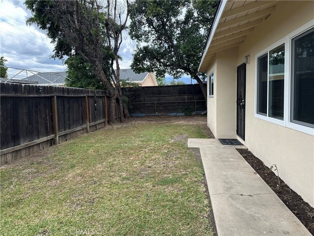 4930 N Vincent Ave - Photo 3 of 26