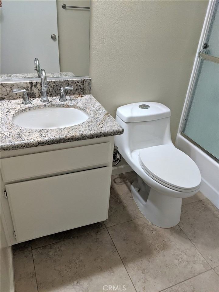 17330 Chatsworth St #9 - Photo 5 of 11