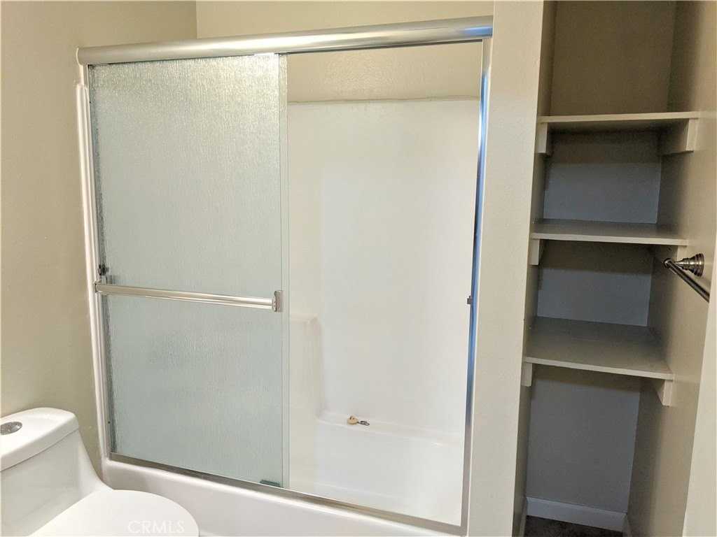 17330 Chatsworth St #9 - Photo 6 of 11