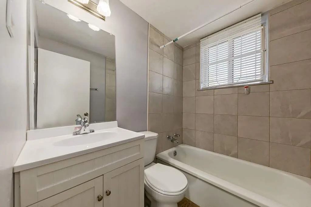 Eastwood Apartments - Photo 5 of 19