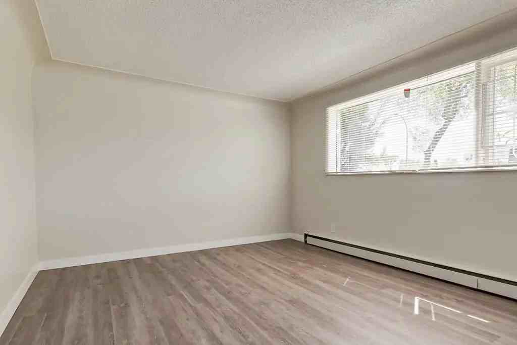 Eastwood Apartments - Photo 6 of 19