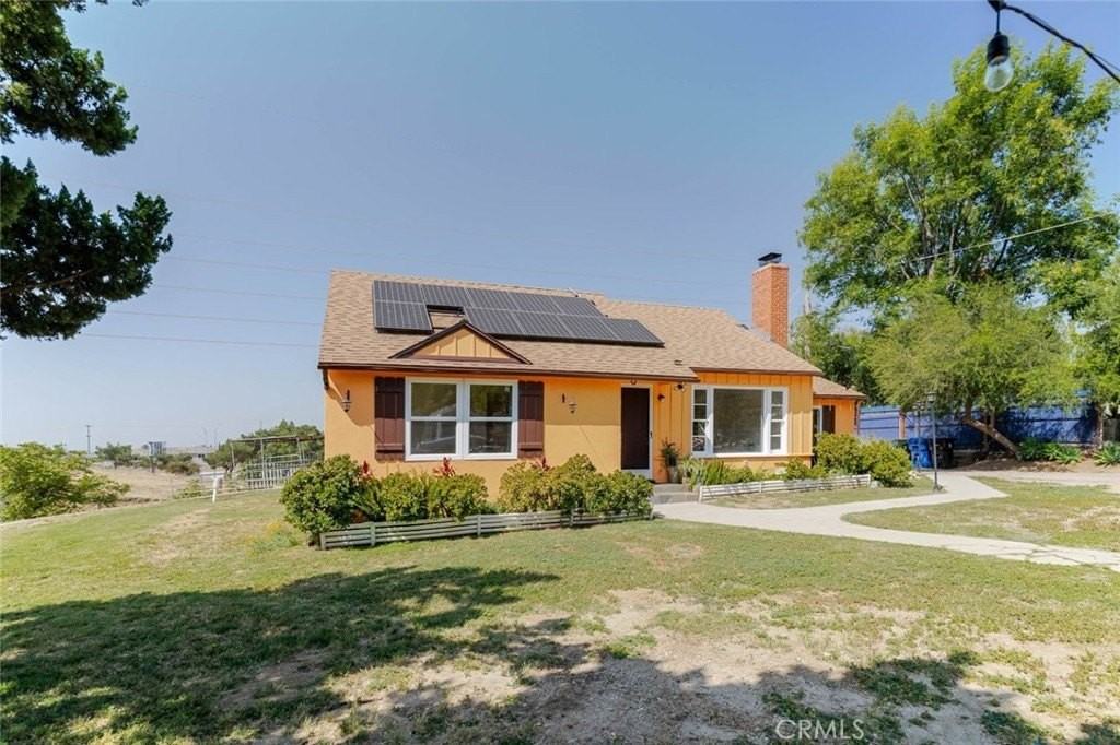13057 Gladstone Ave - Photo 5 of 36