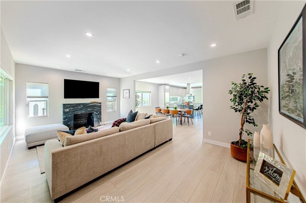 507 N Formosa Ave