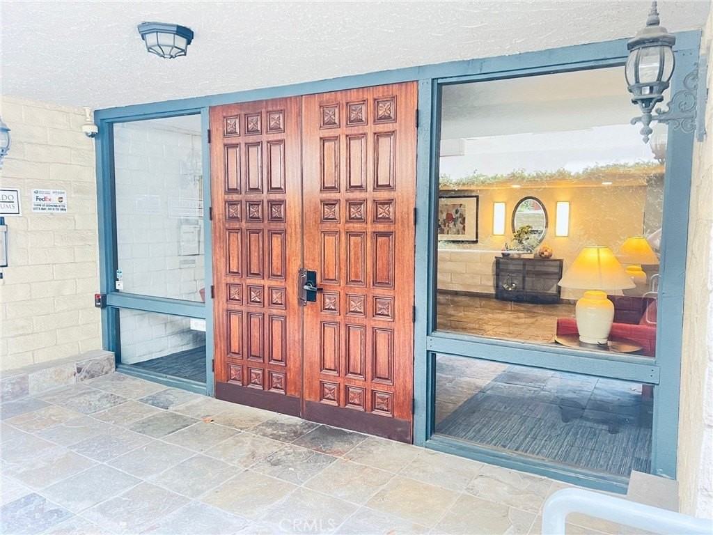 266 S Madison Ave - Photo 2 of 20