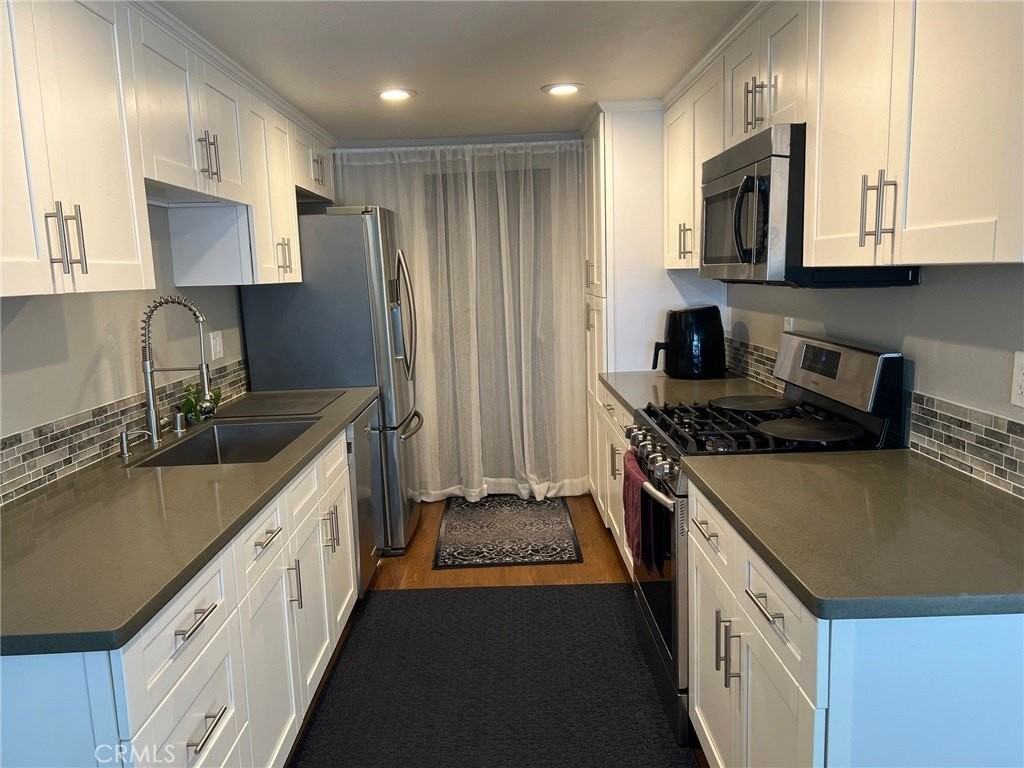266 S Madison Ave - Photo 7 of 20
