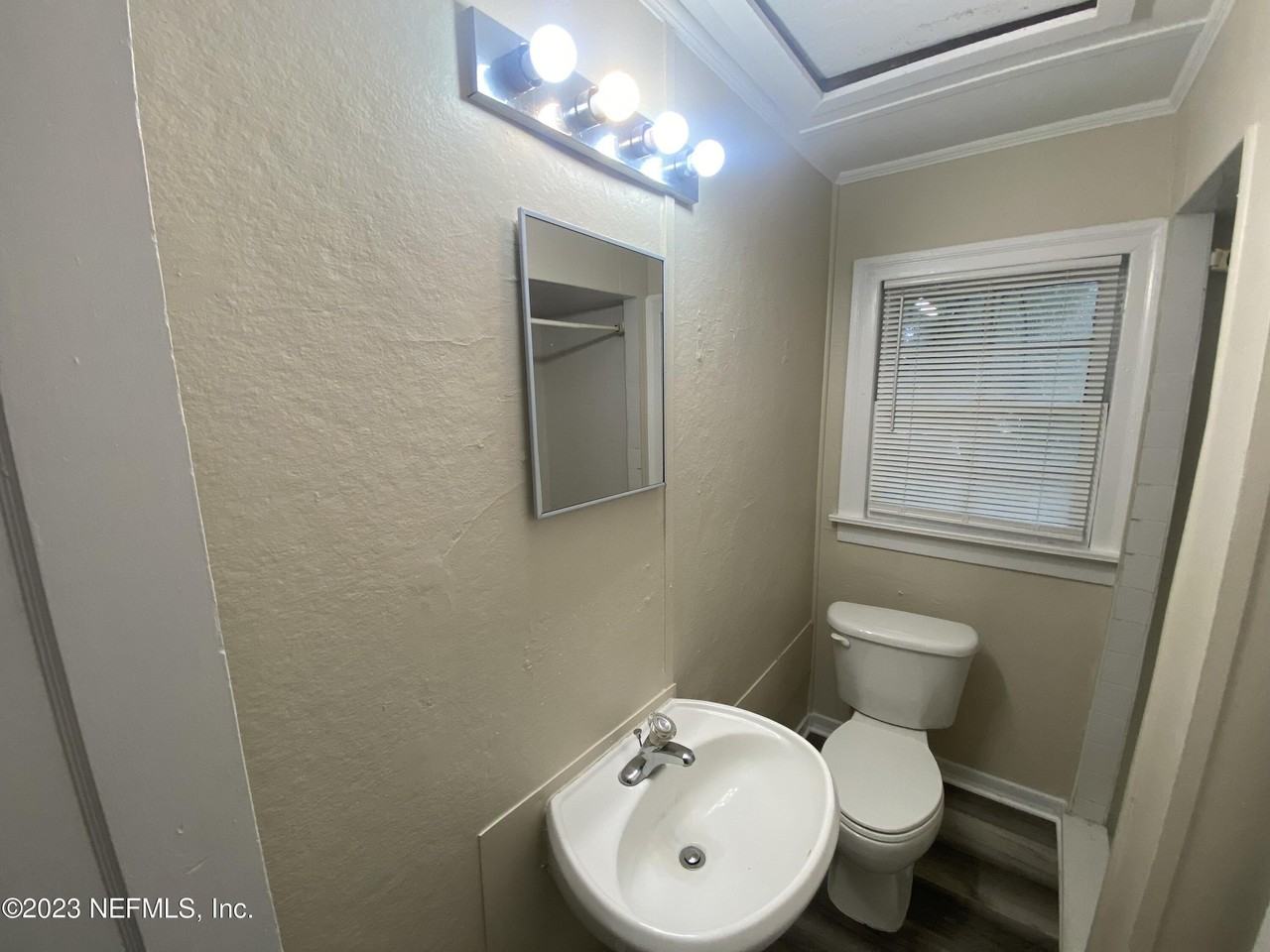 2317 Bertha St - Photo 7 of 13