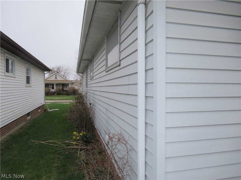330 Paul St - Photo 5 of 25