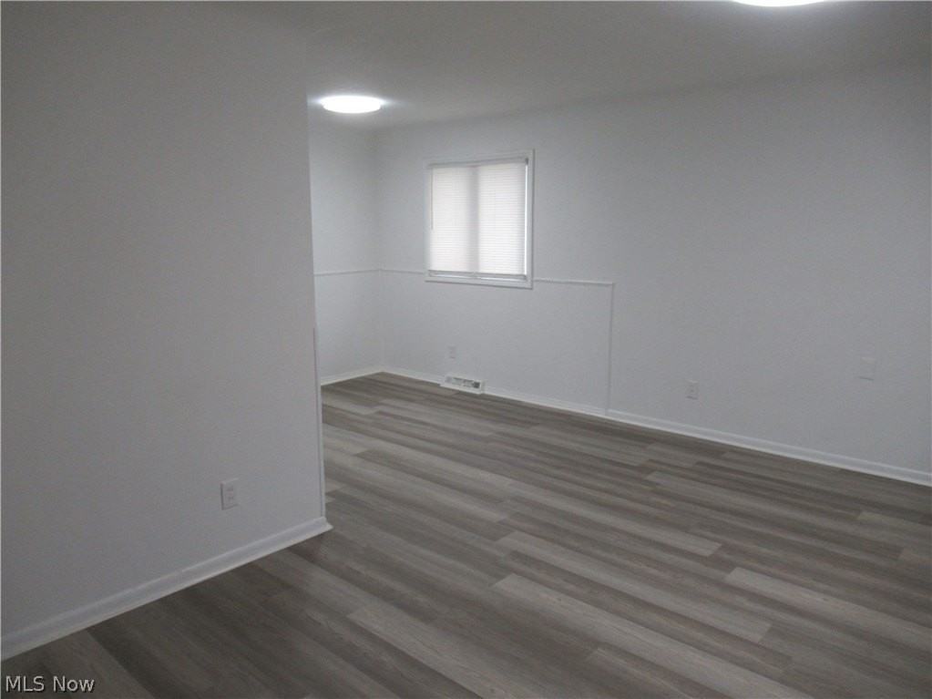 330 Paul St - Photo 6 of 25