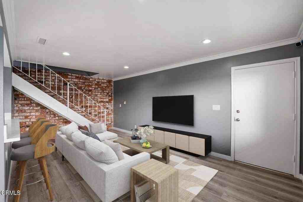 2612 Tiller Ave - Photo 3 of 7