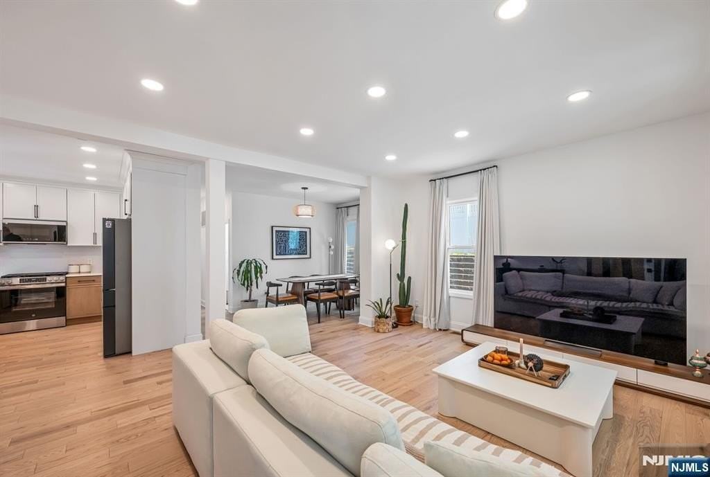 247 Fern Ave - Photo 6 of 24