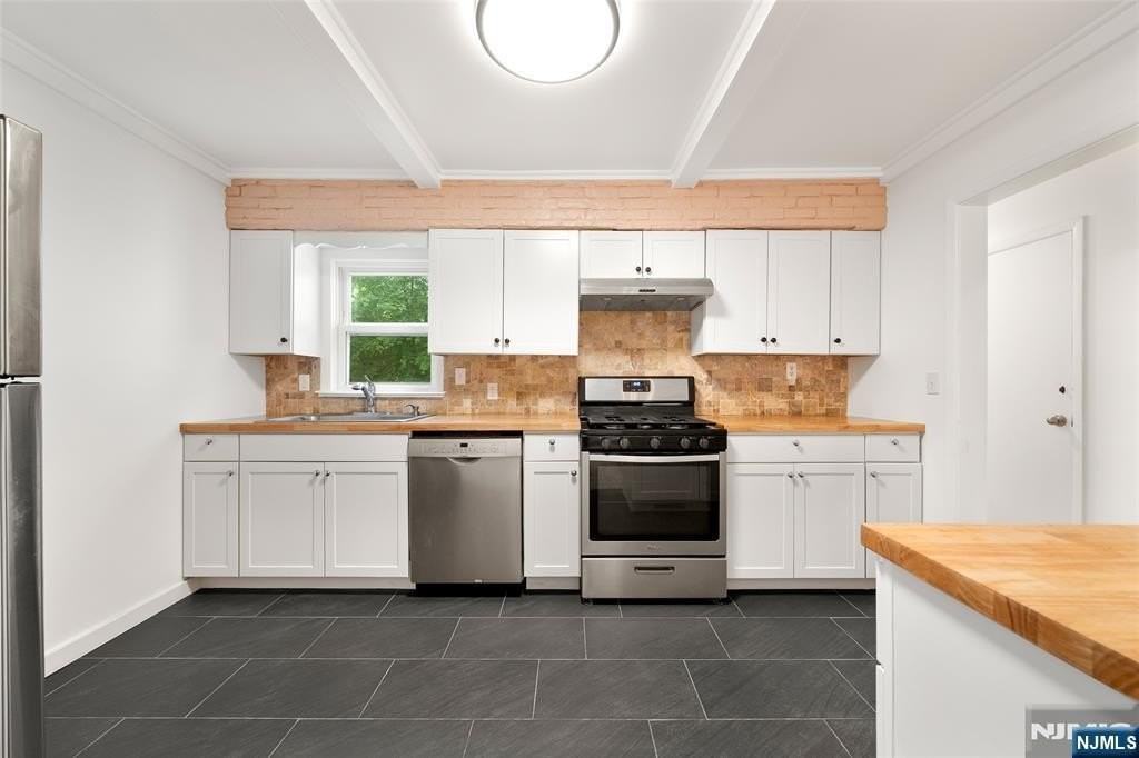 85 Serpentine Rd - Photo 5 of 24