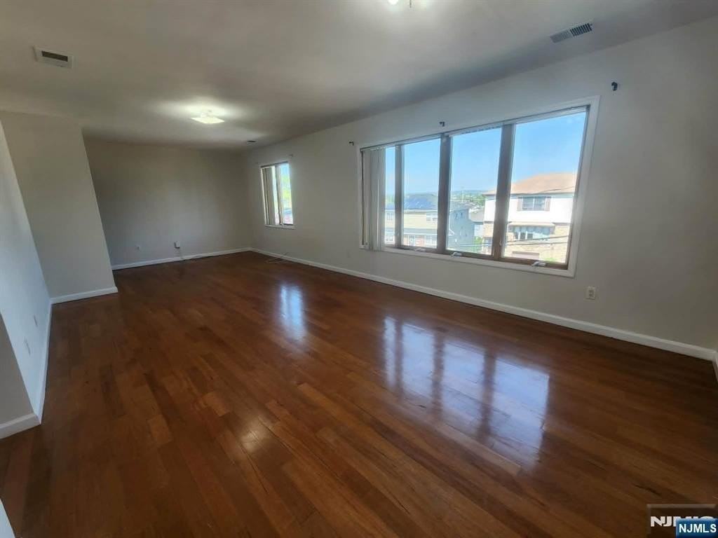 226 Newark Ave - Photo 5 of 15