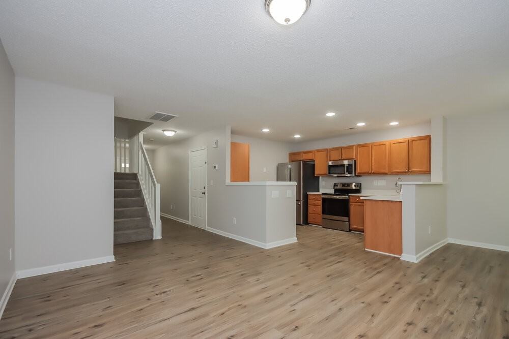 8042 Christmas Ct - Photo 4 of 17
