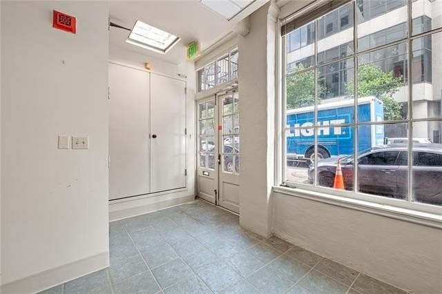 127 Camp St - Photo 3 of 14