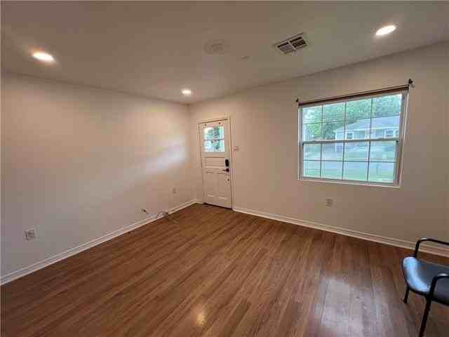 708 Community St - Photo 3 of 15