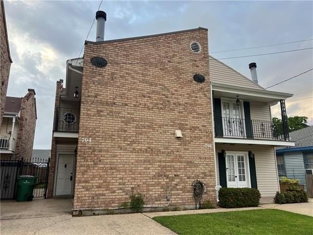 704 Waltham St