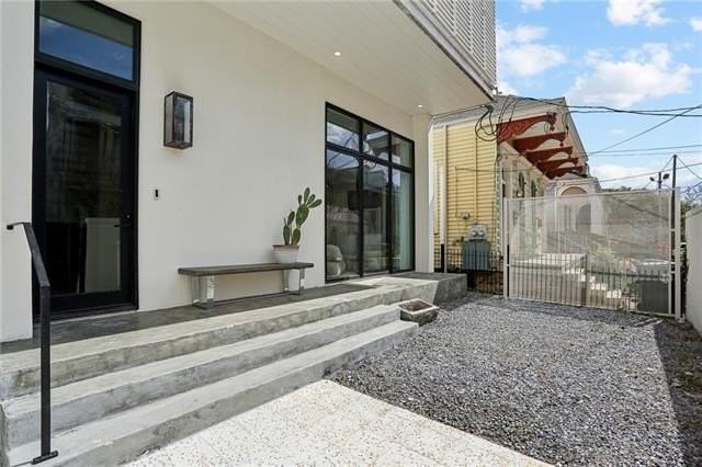 1435 Euterpe St - Photo 3 of 38