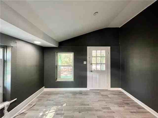 1013 Wilkinson St - Photo 4 of 11