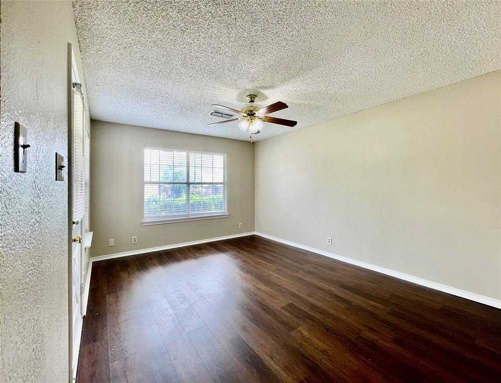 524 Strata Dr - Photo 4 of 17
