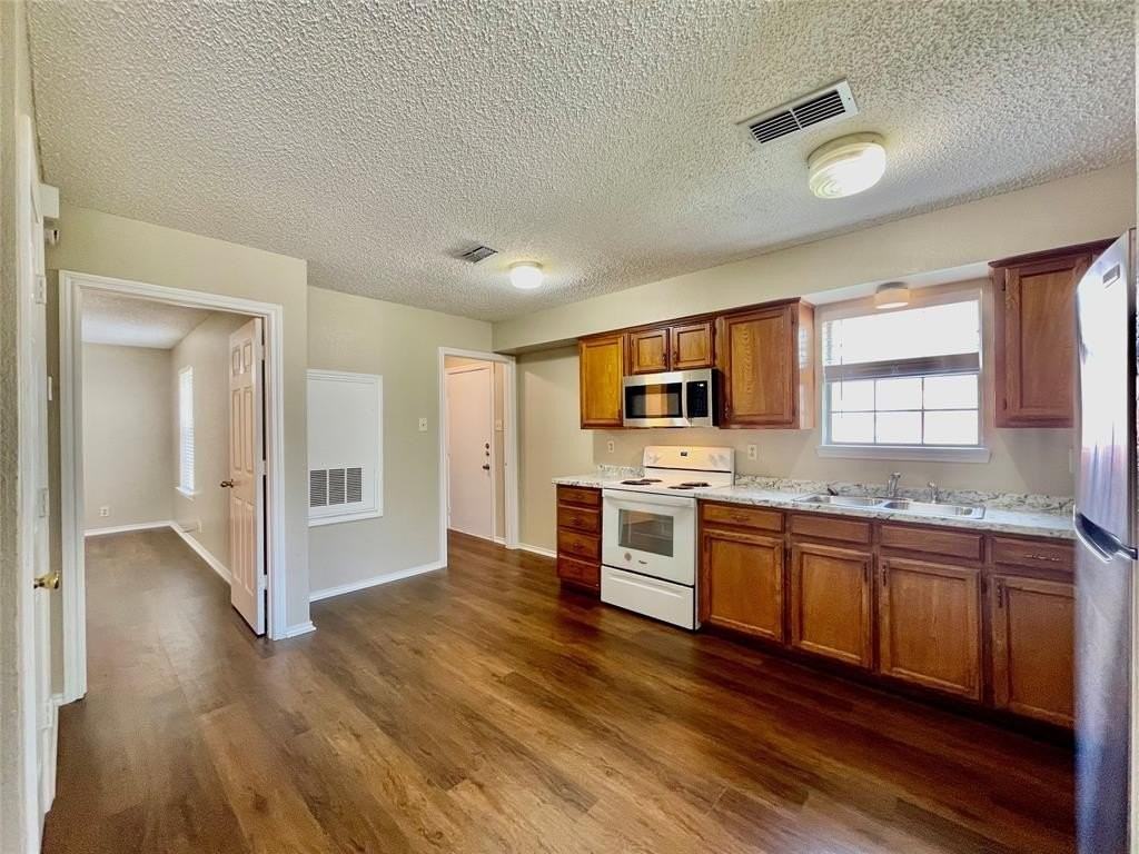 524 Strata Dr - Photo 5 of 17