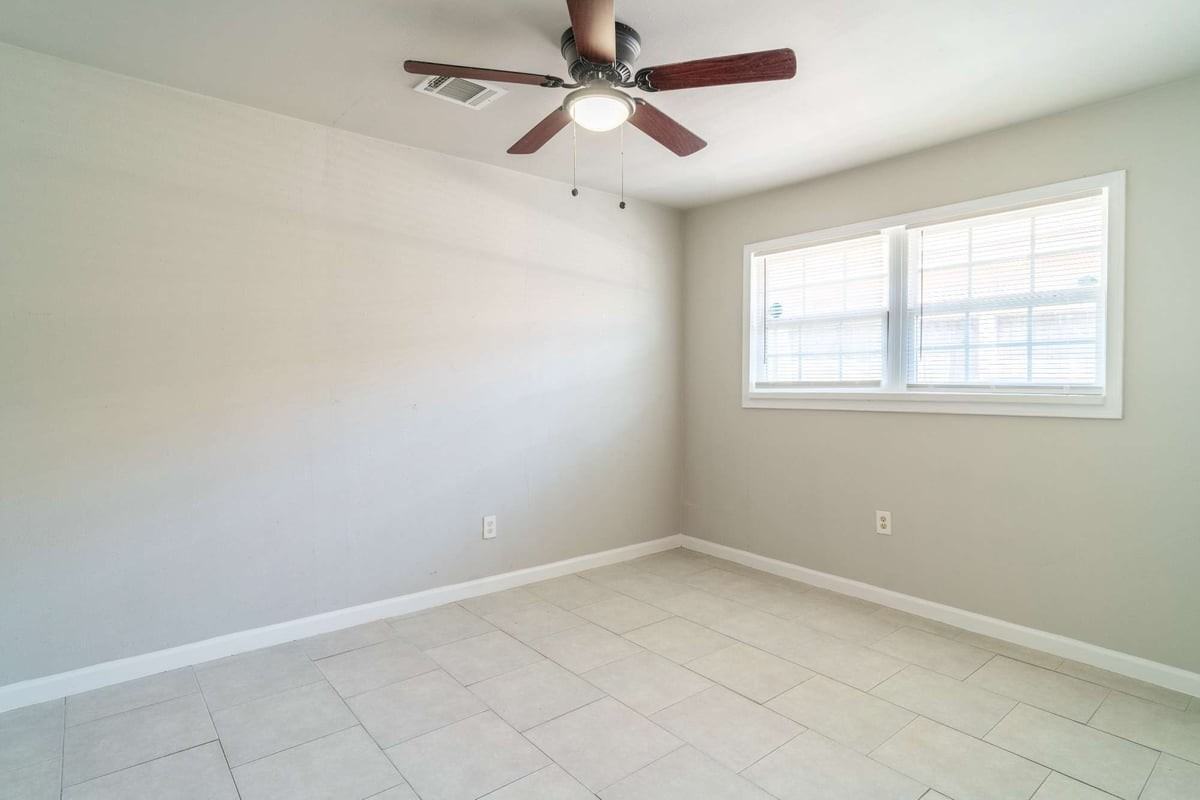 11623 Rowan Ln - Photo 3 of 22