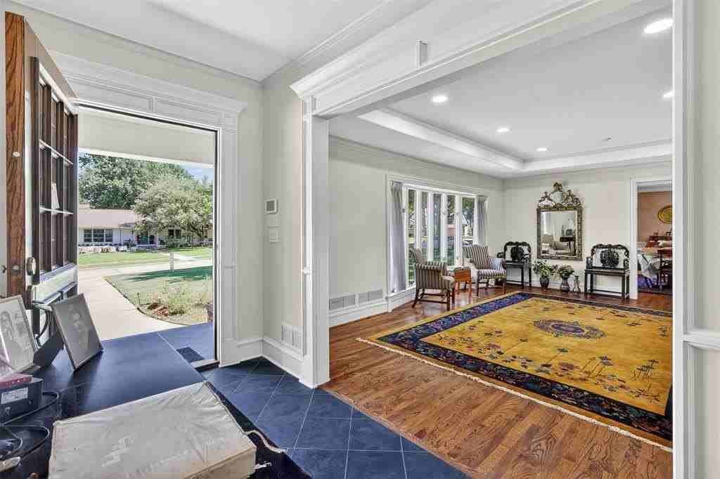 7141 Twin Tree Ln - Photo 4 of 24