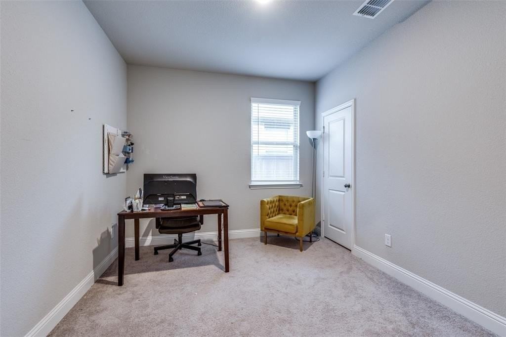 105 Lemley Dr - Photo 5 of 25