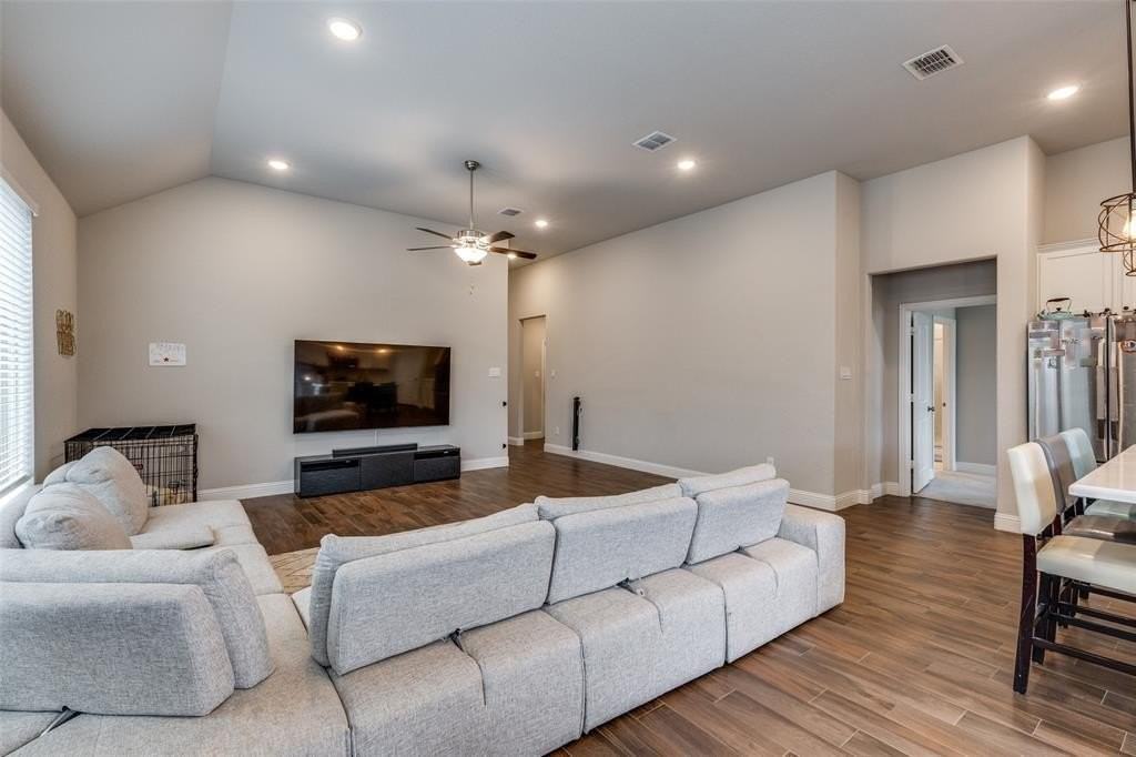 105 Lemley Dr - Photo 6 of 25