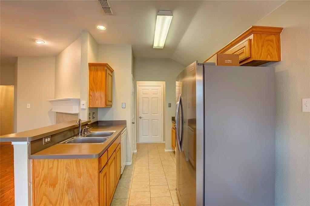 140 Flyaway Ln - Photo 7 of 30