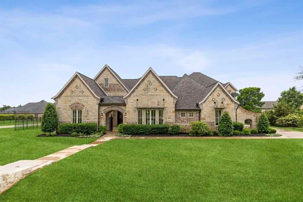 5501 Lake Geneva Ct - Photo 7 of 35