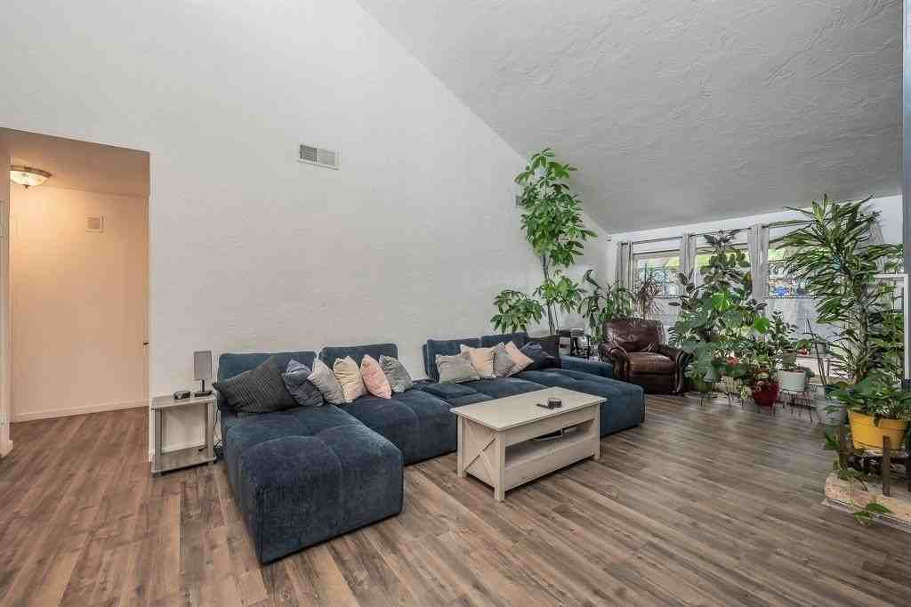 1001 Woodoak Ct - Photo 3 of 38