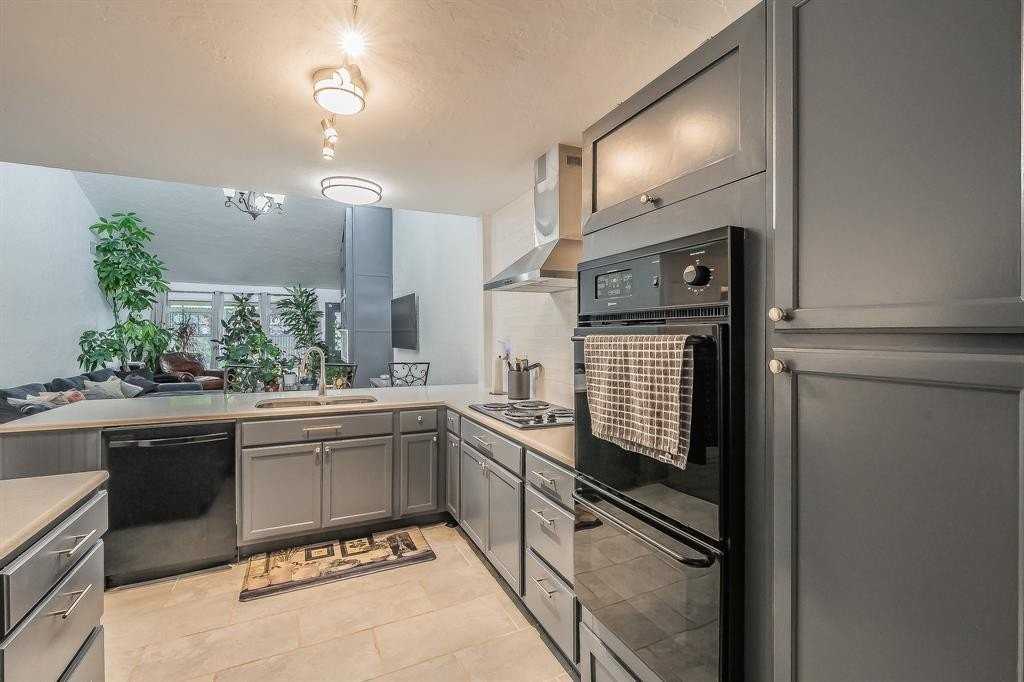 1001 Woodoak Ct - Photo 6 of 38