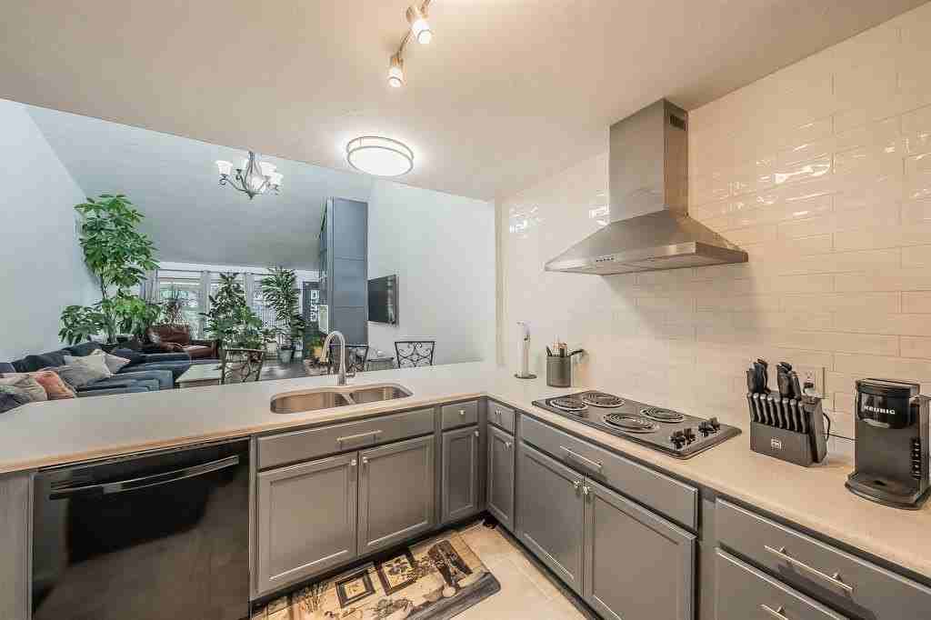 1001 Woodoak Ct - Photo 7 of 38